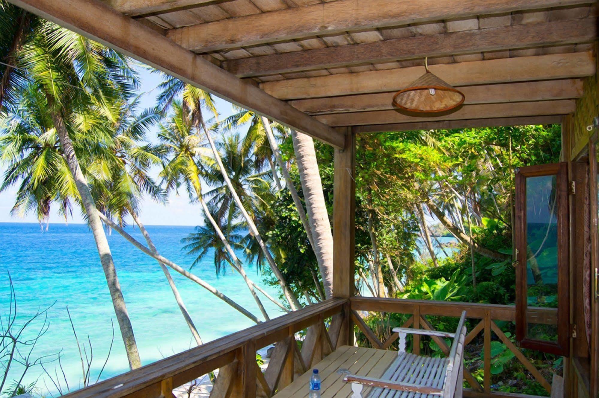 Resort Freddies Santai Sumurtiga