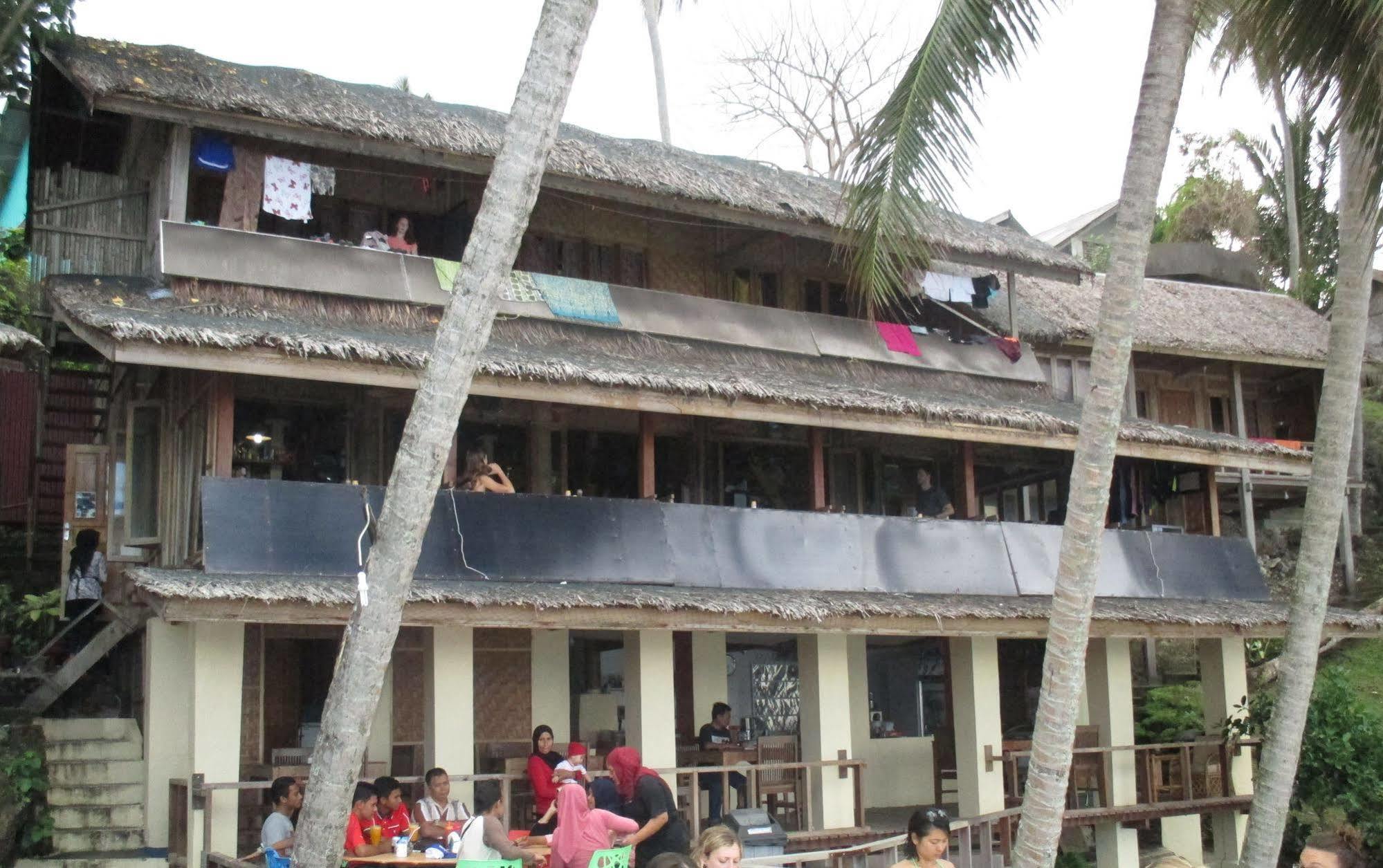 Resort Freddies Santai Sumurtiga